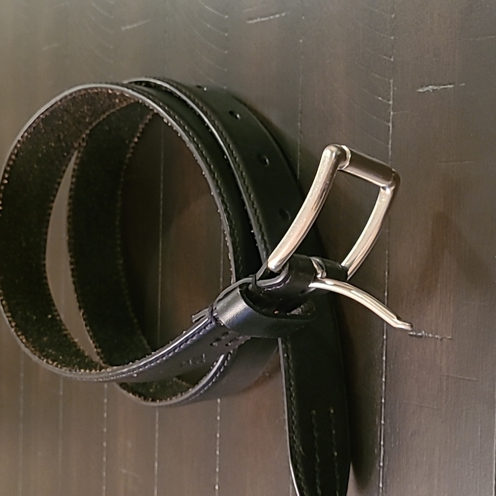 Columbia Sportswear Size 32 Black Belt